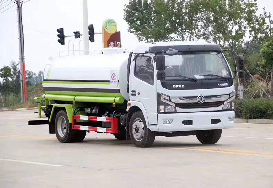 東風(fēng)凱普特灑水車(chē)圖片