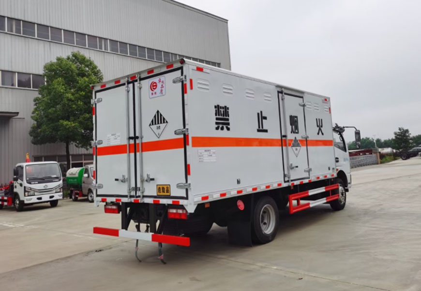 東風(fēng)凱普特K7雜項危險品廂式運輸車 