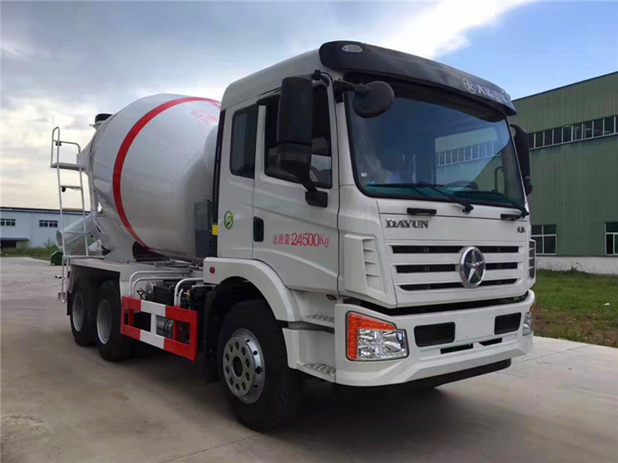大運風(fēng)馳8方攪拌車
