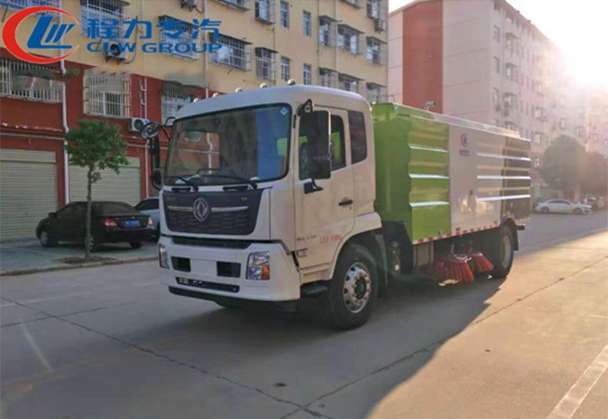 東風(fēng)天錦12方掃路車(chē)