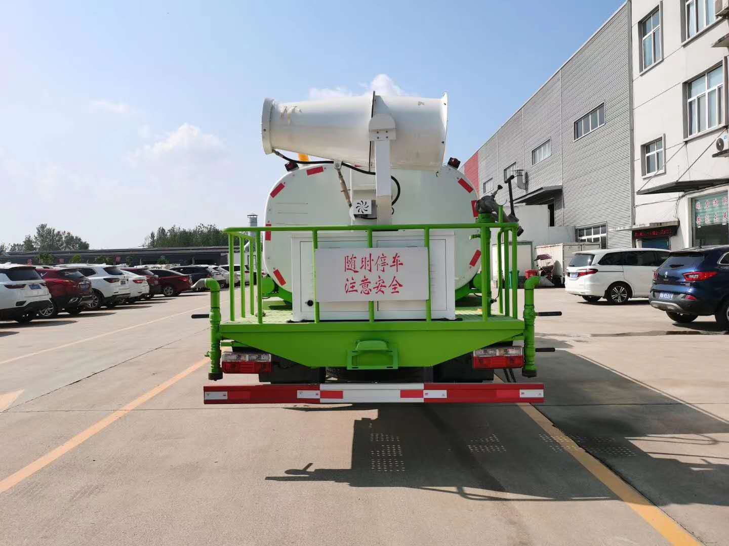 國(guó)六9方東風(fēng)抑塵灑水車廠家圖片30米霧炮車高低檔變速箱價(jià)格