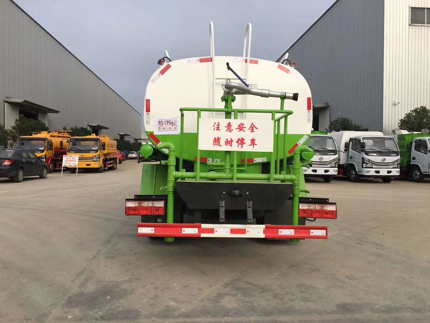 國六東風(fēng)福瑞卡9方灑水車