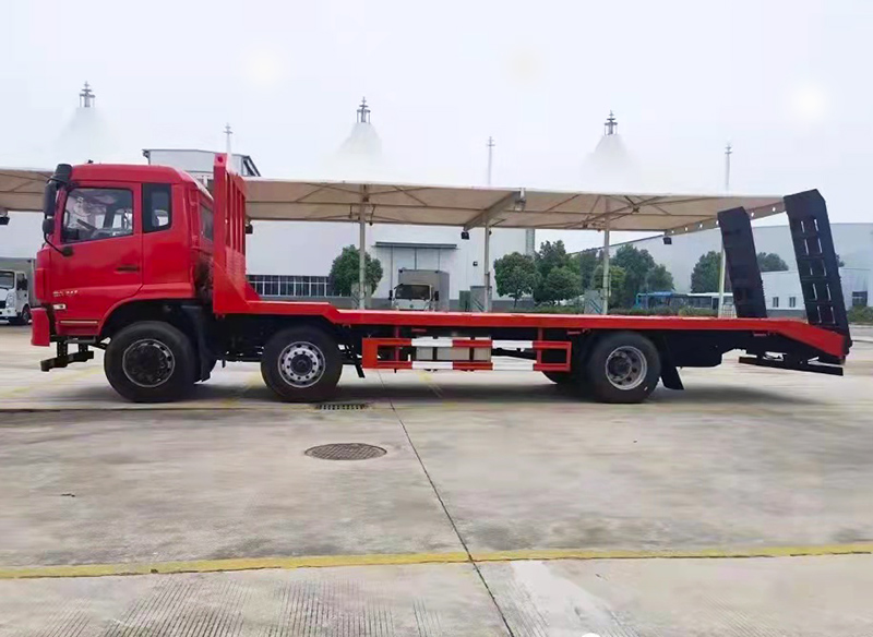 國六東風D17-Z小三軸平板運輸車