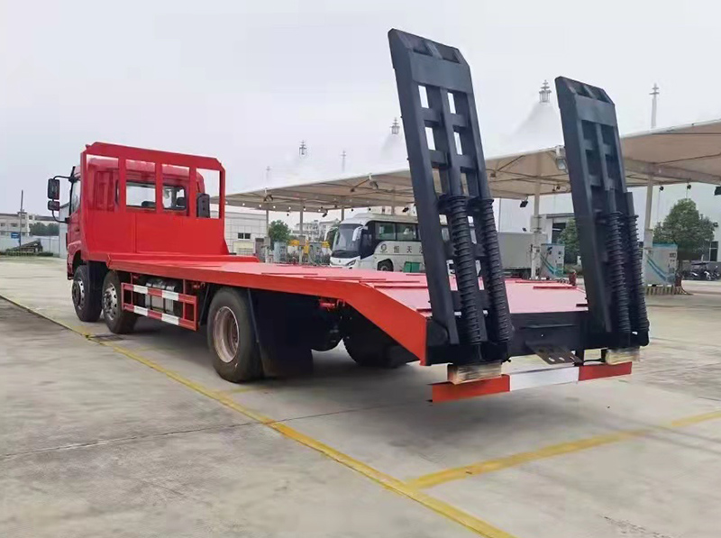 國六東風D17-Z小三軸平板運輸車